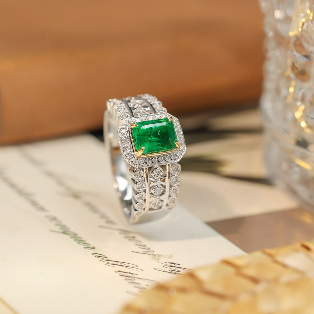 14k Gold 1.28 Ctw Vivid Green Natural Emerald & Diamond Ring: Ref:231118157 // gold content:14k gold // ring size:7. 25us // // main gemstone:emerald // shape:octagonal // carat weight:1. 08ct // color:vivid green // treatment:natural // // adjacent gemstone