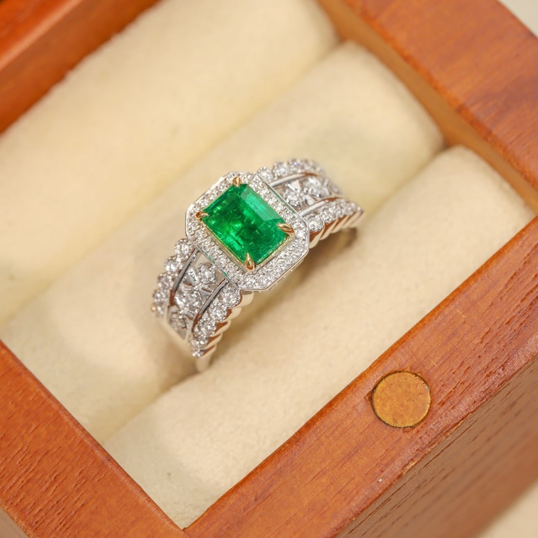 14k Gold 1.28 Ctw Vivid Green Natural Emerald & Diamond Ring - 3