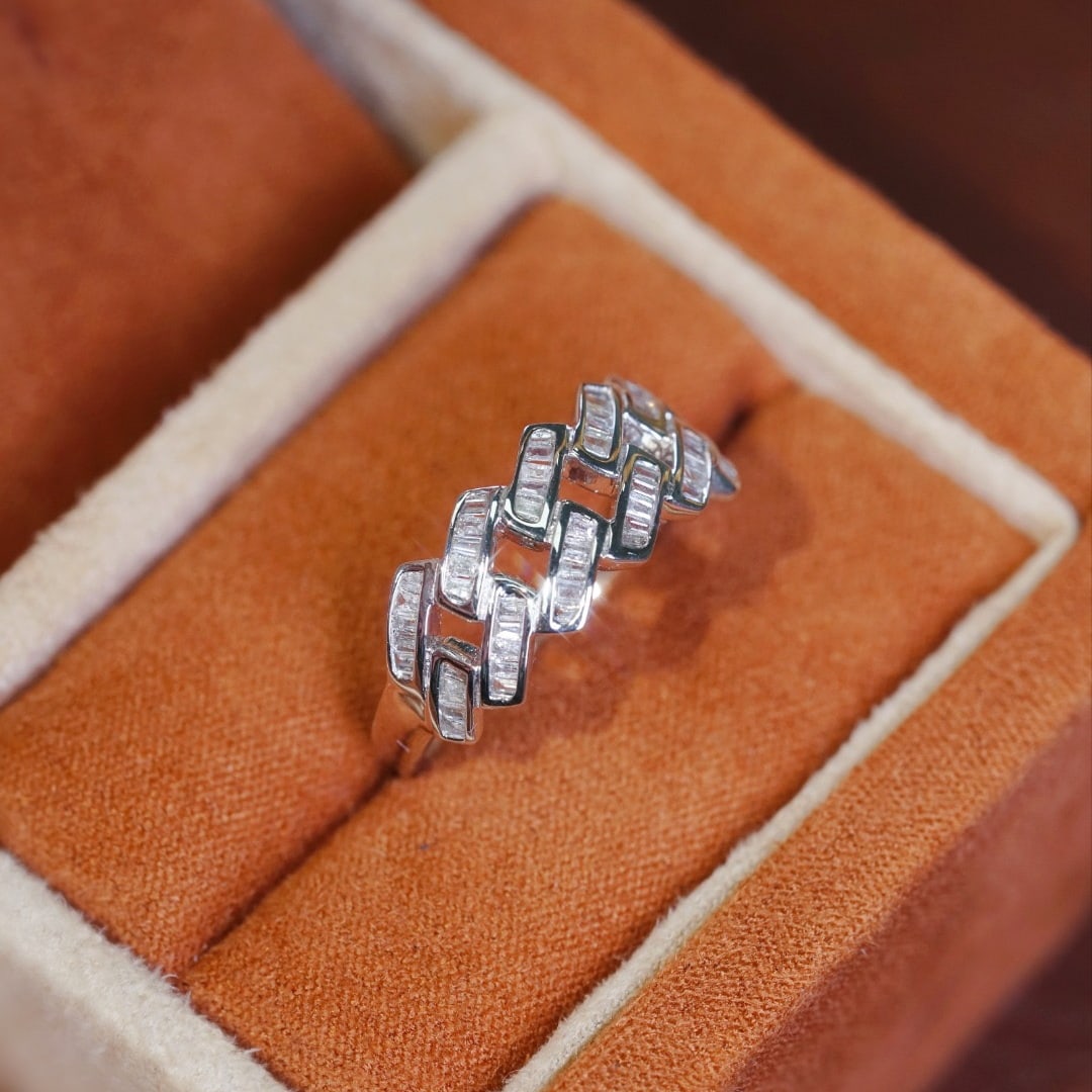 14k Gold 0.40 Ct Natural H Diamond Ring: Ref:231118164 // gold content:14k gold // ring size:7. 25us // // main gemstone:diamond // shape:baguette // carat weight:0. 40ct // clarity grade:vs-si // color:h // treatment:natural //