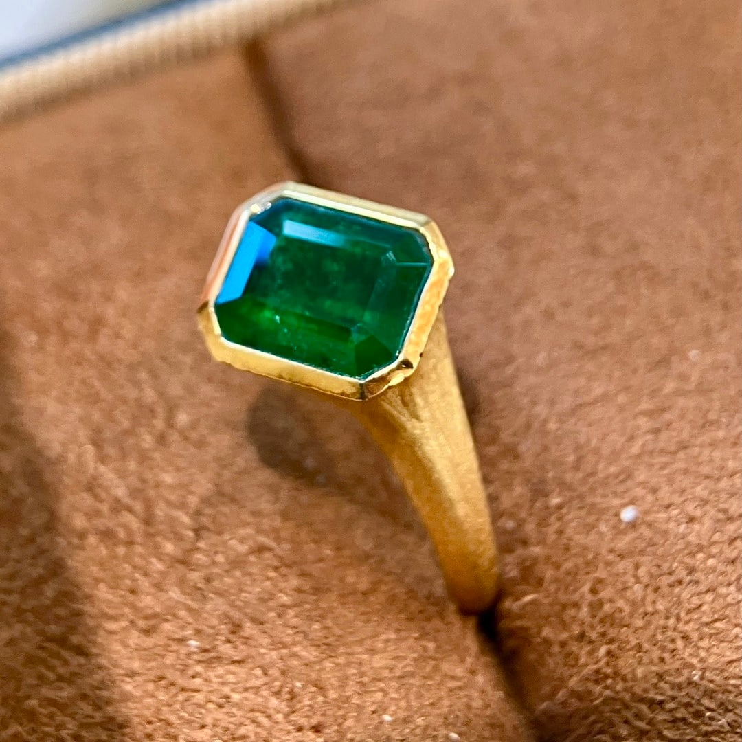 14k Gold 1.59 Ct Vivid Green Natural Emerald Ring - 2