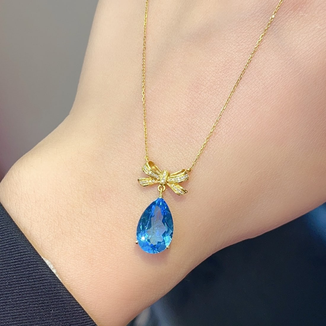 14k Gold 5.50 Ct Natural Topaz & Diamond Necklace - 5