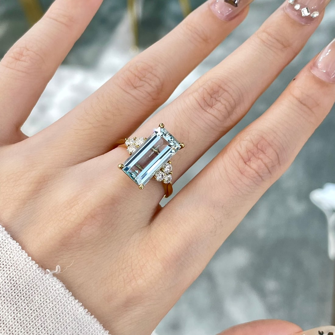 14k Gold 3.6 Ct Natural Aquamarine & Diamond Ring - 4