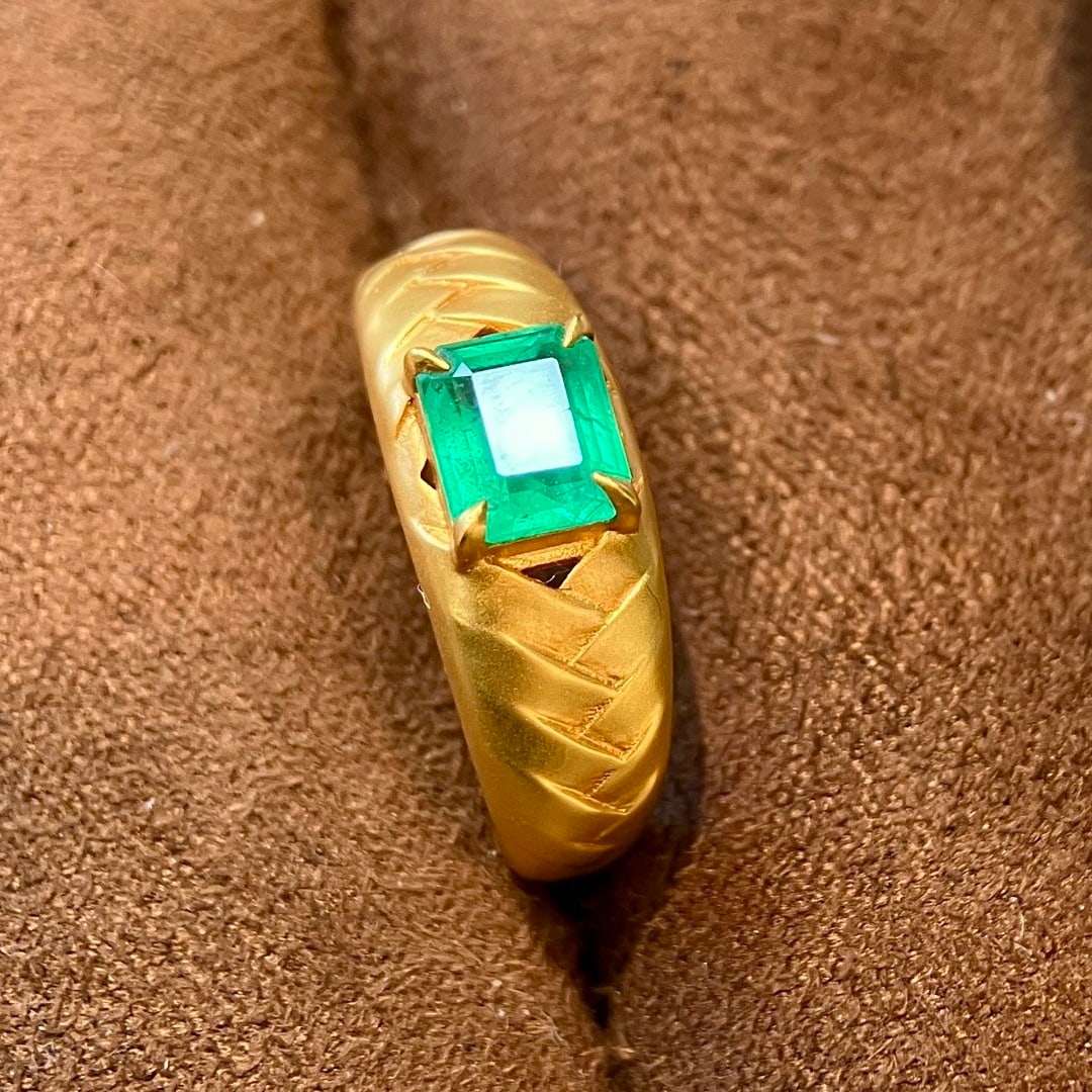 14k Gold 0.80 Ct Natural Emerald Ring - 4