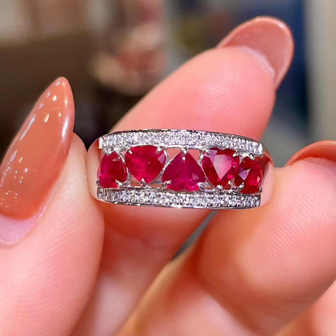 14k Gold 1.17 Ctw Natural Ruby & Diamond Ring: Ref:231118200 // gold content:14k gold // ring size:7. 25us // // main gemstone:ruby // shape:heart // carat weight:1. 06ct // color:red // treatment:natural // // adjacent gemstone 2 : diamond // sha