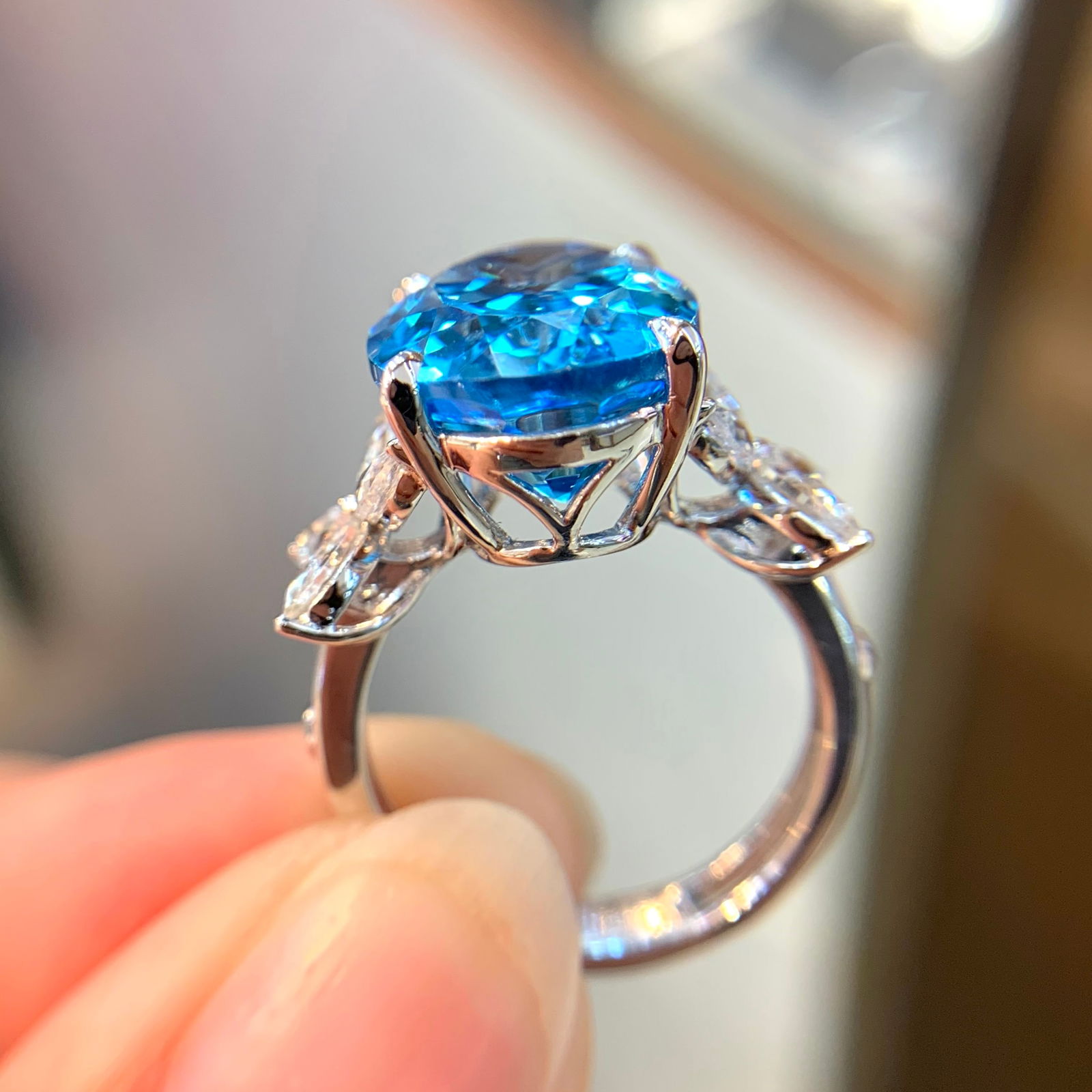 14k Gold 13.31 Ctw Natural Topaz & Sapphire Ring - 2