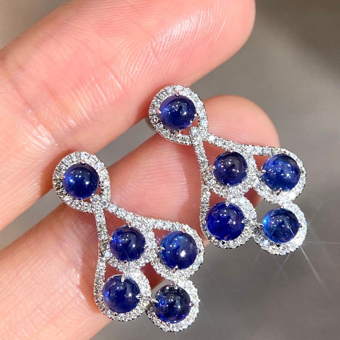 14k Gold 3.34 Ctw Natural Sapphire & Diamond Earrings: Ref:231118208 // gold content:14k gold // main gemstone:sapphire // shape:round // carat weight:3ct // color:blue // treatment:natural // cut grade:g // // adjacent gemstone 2 : diamond //