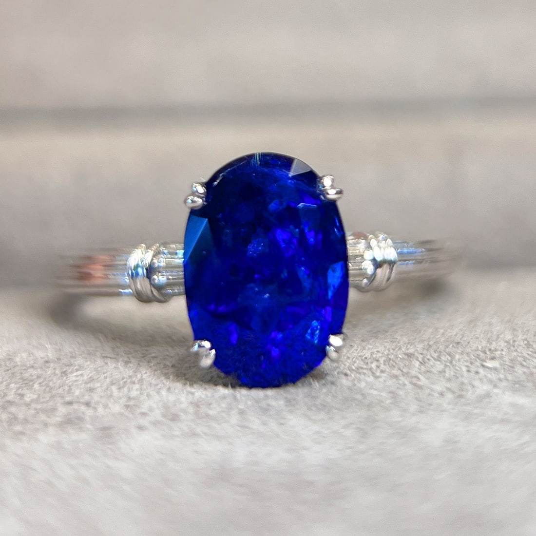 14k Gold 3.09 Ct Vivid Blue Natural Sapphire Ring - 5