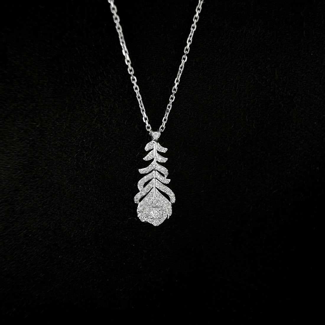 14k Gold 0.28 Ct Natural H Diamond Pendant( Without Chain ): Ref:231118224 // gold content:14k gold // main gemstone:diamond // shape:round // carat weight:0. 28ct // clarity grade:vs-si // color:h // treatment:natural // cut grade:g // Condition: NewLow