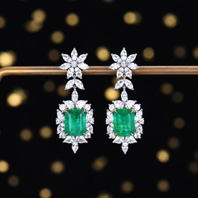 14k Gold 7.42 Ctw Natural Emerald & Sapphire Earrings: Ref:231118238 // gold content:14k gold // main gemstone:emerald // shape:octagonal // carat weight:3. 61ct // color:green // treatment:natural // // adjacent gemstone 2 : sapphire // number of