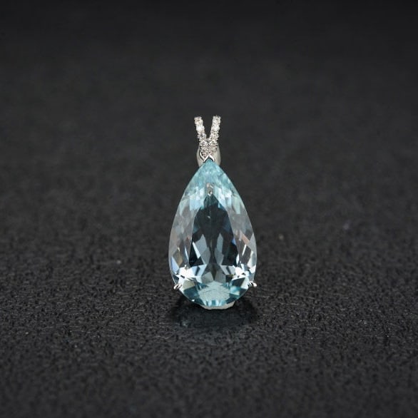 14k Gold 5.56 Ct Natural Aquamarine & Diamond Pendant( Without Chain ): Ref:231118241 // gold content:14k gold // main gemstone:aquamarine // shape:pear // carat weight:5. 56ct // color:santa maria color // treatment:natural // // adjacent gemstone 2 : diamond //