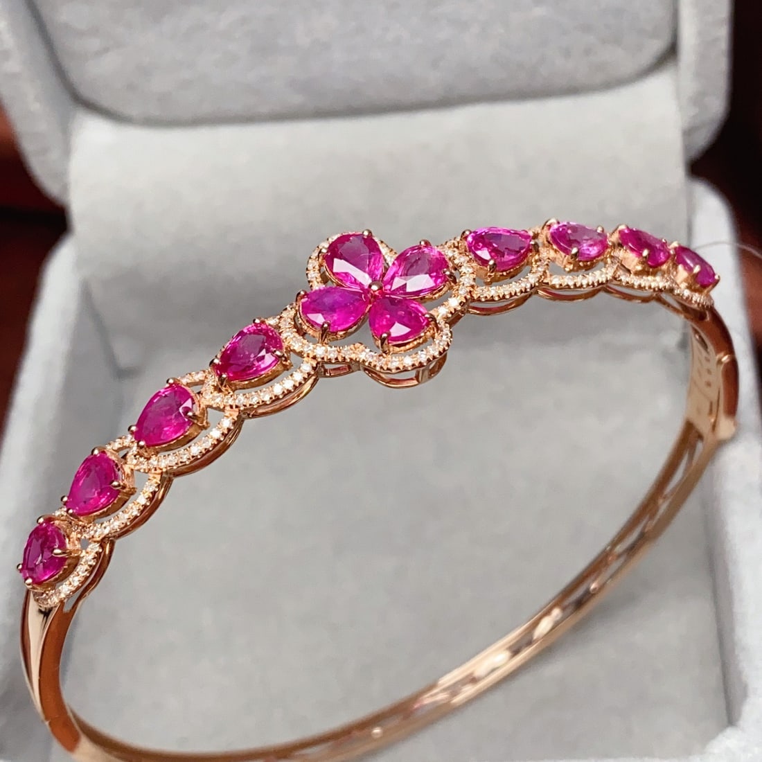14k Gold 6.30 Ct Natural Ruby & Diamond Bangle - 4