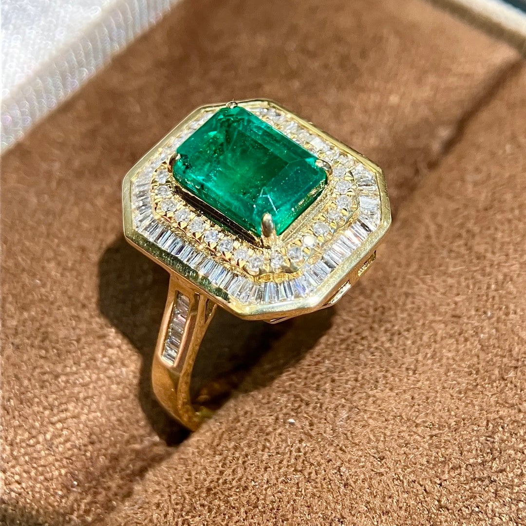 14k Gold 2.84 Ctw Vivid Green Natural Emerald & Diamond Ring - 3