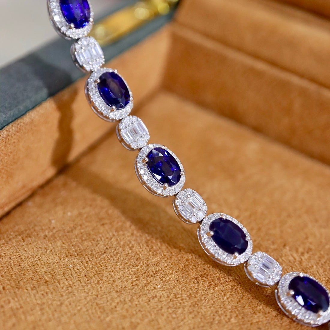 14k Gold 7.81 Ctw Natural Sapphire & Diamond Bracelet: Ref:231118269 // gold content:14k gold // main gemstone:sapphire // shape:oval // carat weight:6. 12ct // color:blue // treatment:natural // // adjacent gemstone 2 : diamond // shape:multiple //