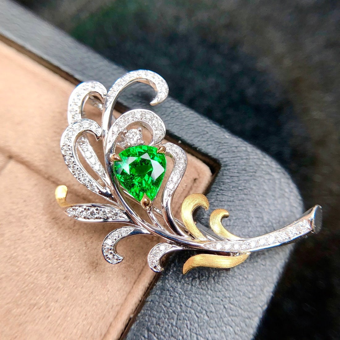 14k Gold 1.39 Ctw Vivid Green Natural Tsavorite & Diamond Brooch/pendant( Without Chain ) - 2