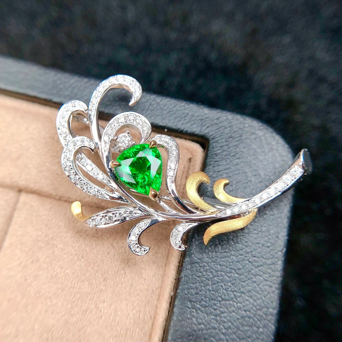 14k Gold 1.39 Ctw Vivid Green Natural Tsavorite & Diamond Brooch/pendant( Without Chain ) - 3