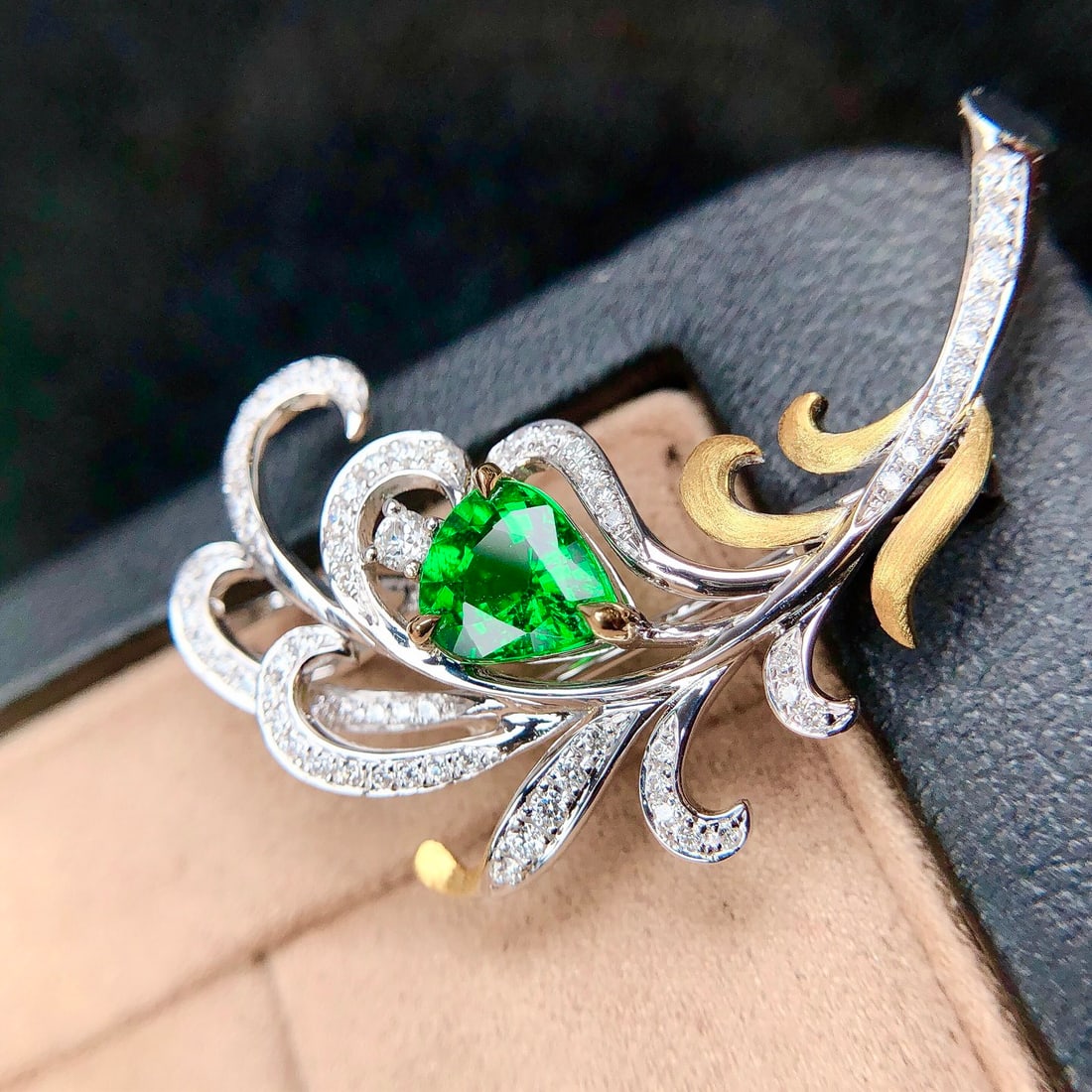 14k Gold 1.39 Ctw Vivid Green Natural Tsavorite & Diamond Brooch/pendant( Without Chain ) - 4