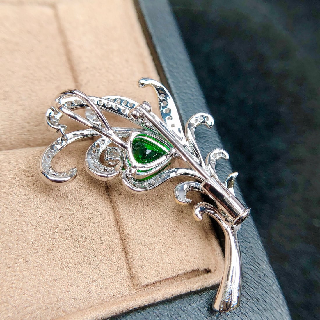 14k Gold 1.39 Ctw Vivid Green Natural Tsavorite & Diamond Brooch/pendant( Without Chain ) - 6