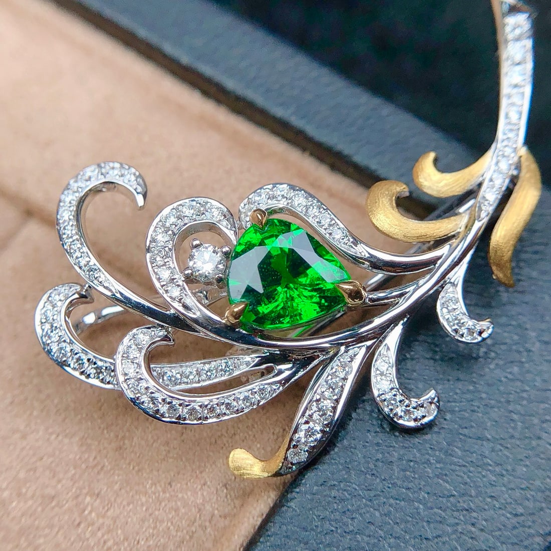 14k Gold 1.39 Ctw Vivid Green Natural Tsavorite & Diamond Brooch/pendant( Without Chain ) - 7
