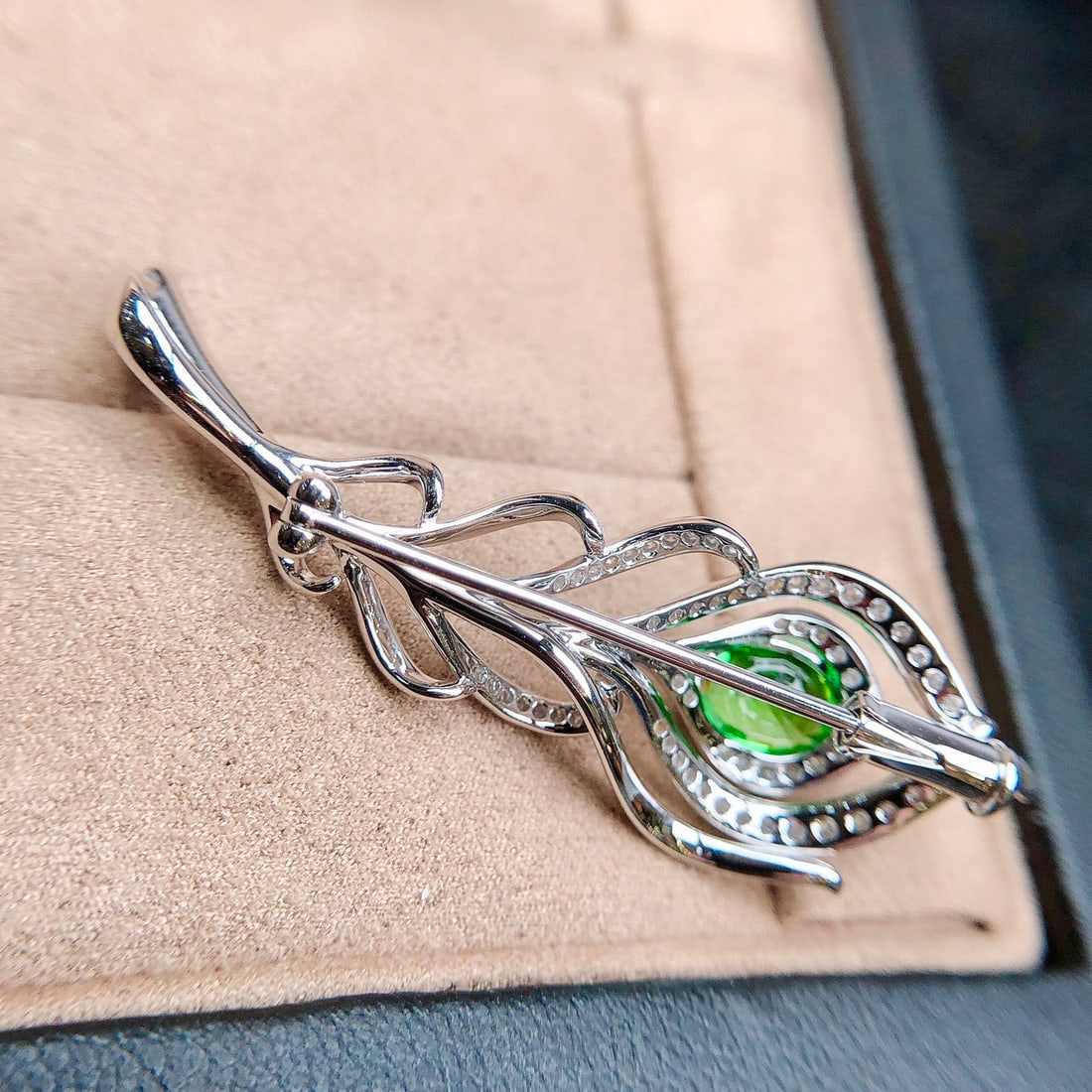 14k Gold 1.40 Ctw Vivid Green Natural Tsavorite & Diamond Brooch/pendant( Without Chain ) - 7