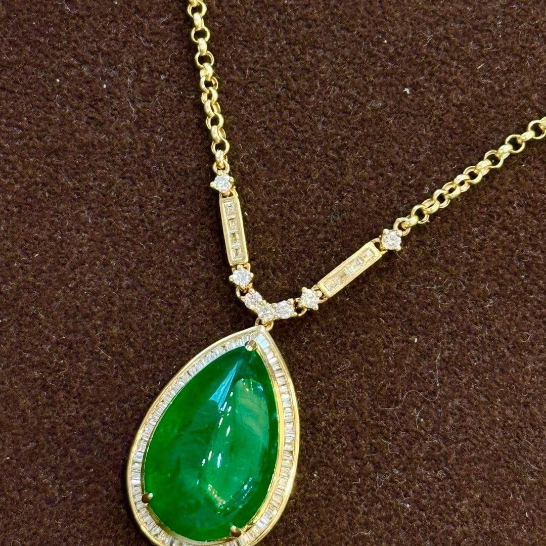 14k Gold 11.00 Ctw Natural Emerald & Diamond Necklace: Ref:231118279 // gold content:14k gold // main gemstone:emerald // shape:pear // carat weight:10. 55ct // color:green // treatment:natural // // adjacent gemstone 2 : diamond // shape:multiple //