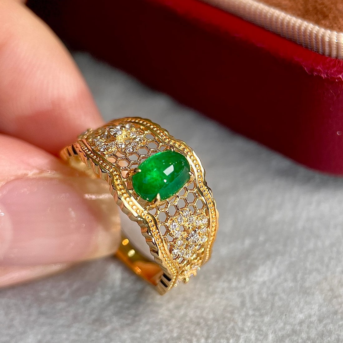 14k Gold 0.98 Ctw Vivid Green Natural Emerald & Diamond Ring - 2