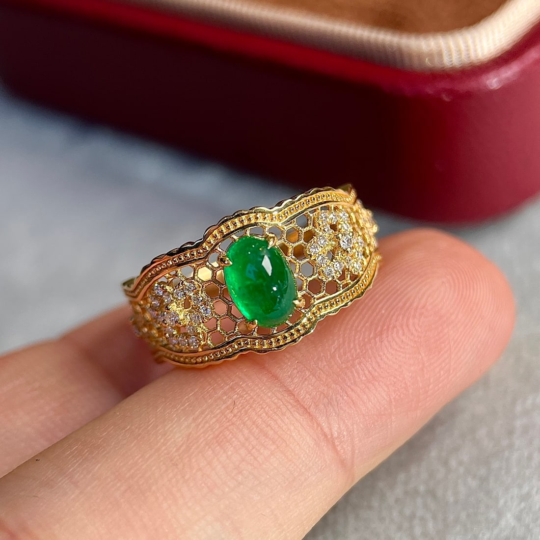 14k Gold 0.98 Ctw Vivid Green Natural Emerald & Diamond Ring - 5