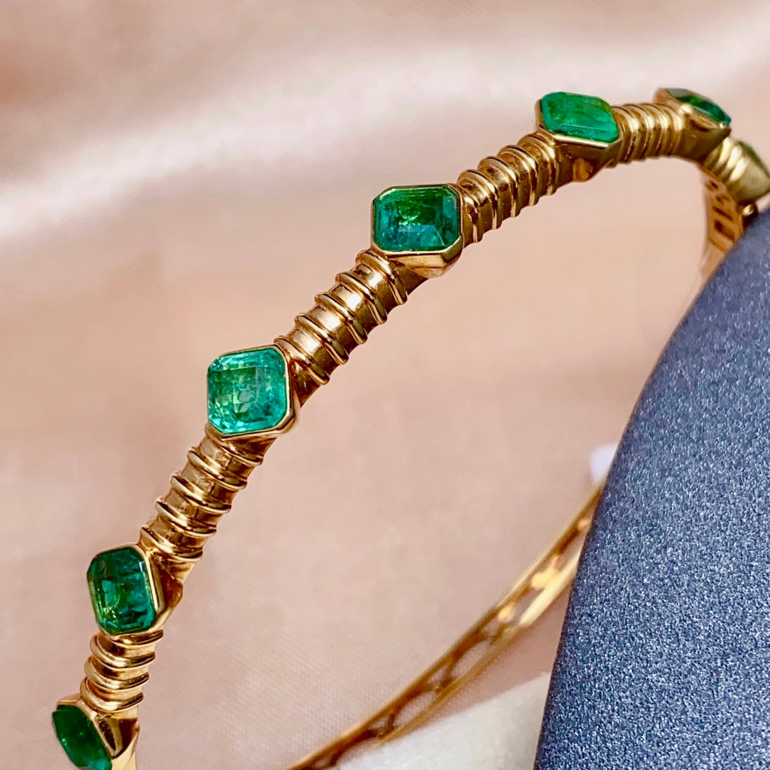 14k Gold 4.50 Ct Natural Emerald Bangle - 6