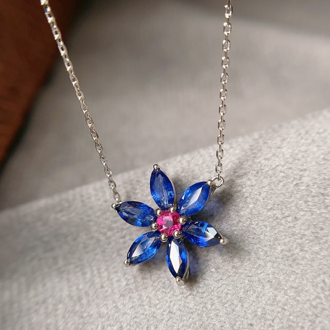 14k Gold 1.40 Ct Natural Sapphire Necklace - 2