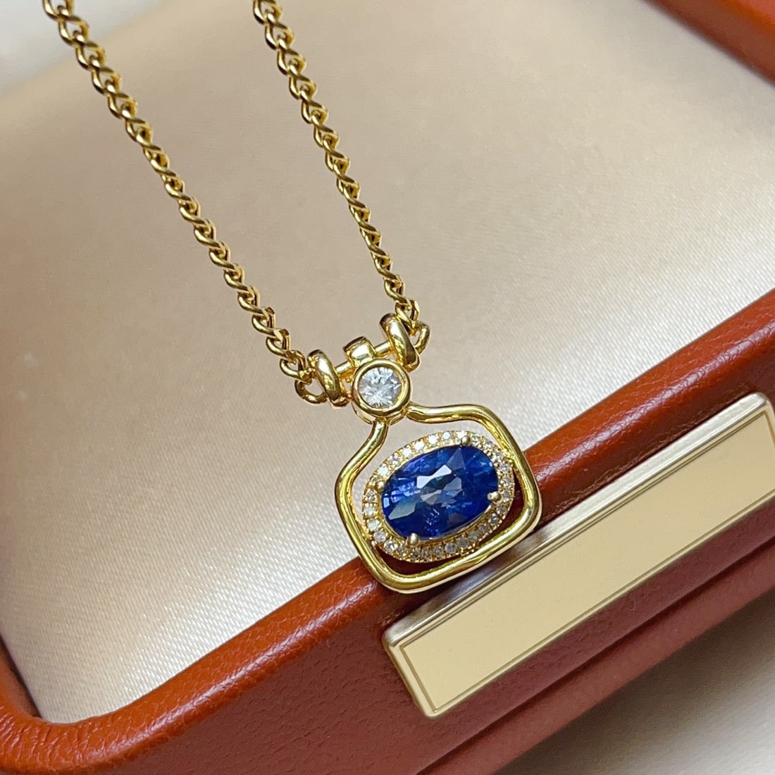 14k Gold 1.15 Ct Natural Sapphire & Diamond & Sapphire Necklace: Ref:231118339 // gold content:14k gold // main gemstone:sapphire // shape:oval // carat weight:1. 15ct // color:blue // treatment:natural // // adjacent gemstone 2 : diamond // number of stones:27