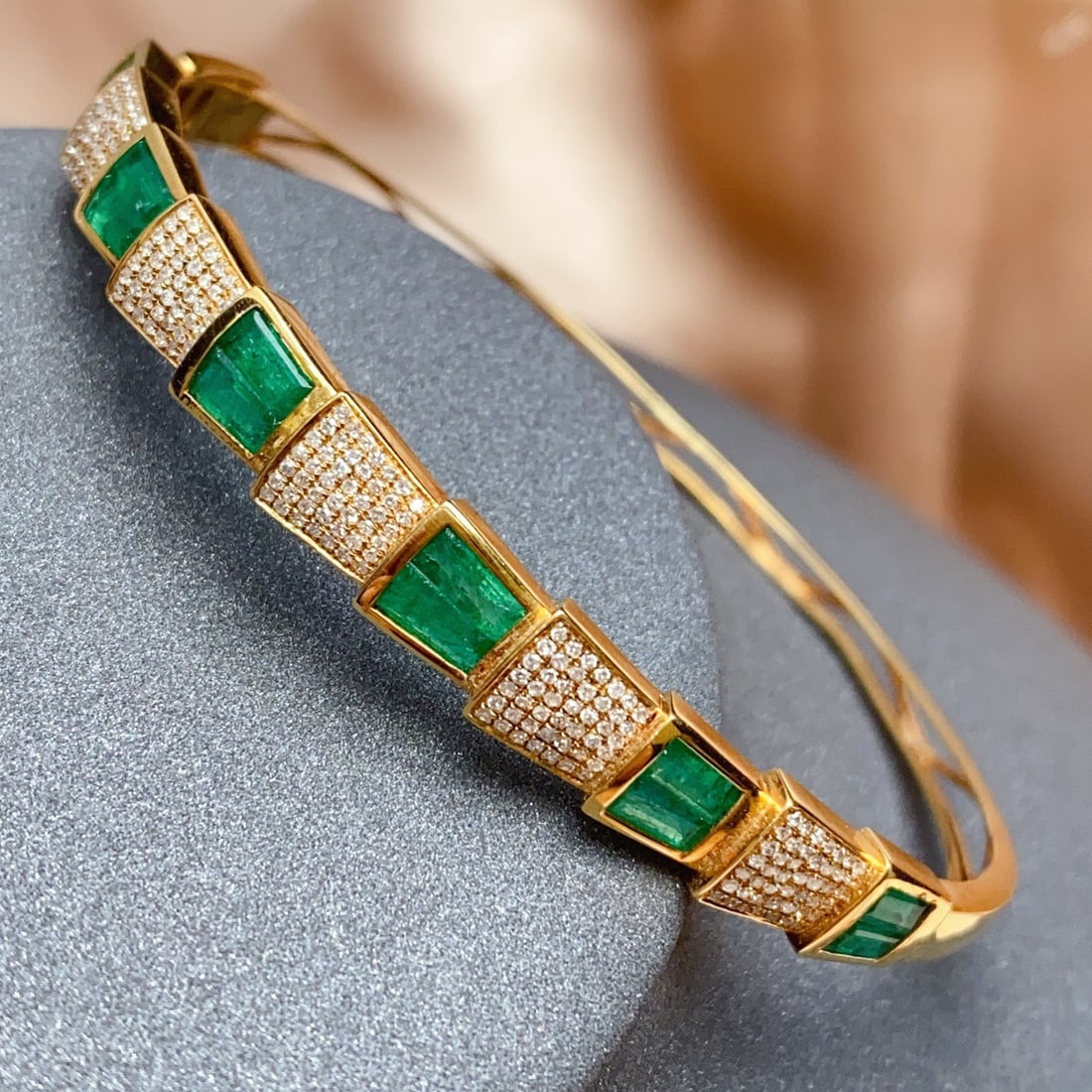 14k Gold 3.30 Ct Natural Emerald & Diamond Bangle - 2