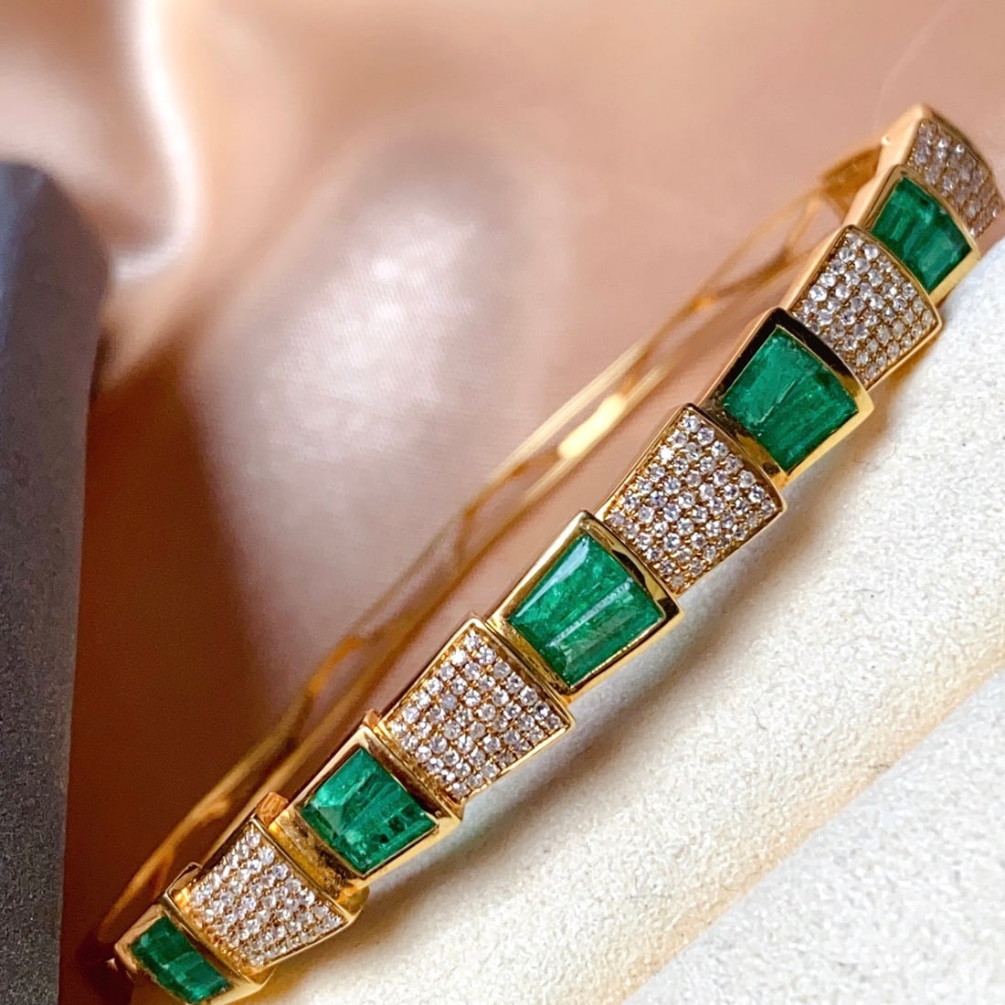 14k Gold 3.30 Ct Natural Emerald & Diamond Bangle - 4