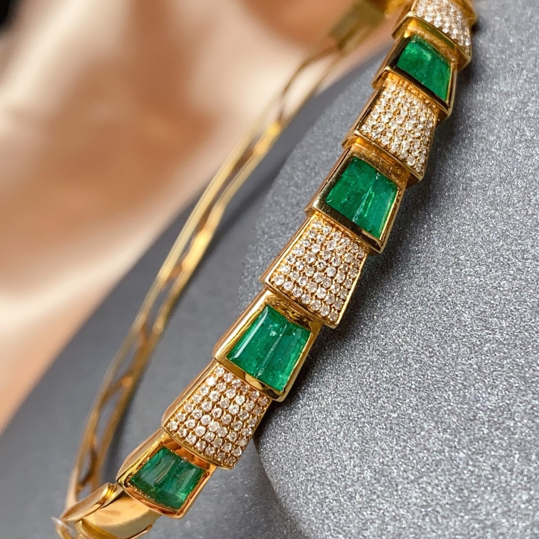 14k Gold 3.30 Ct Natural Emerald & Diamond Bangle - 6