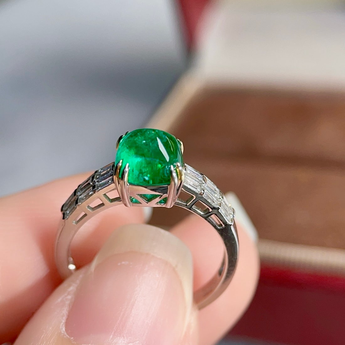 14k Gold 2.24 Ctw Vivid Green Natural Emerald & Diamond Ring - 4