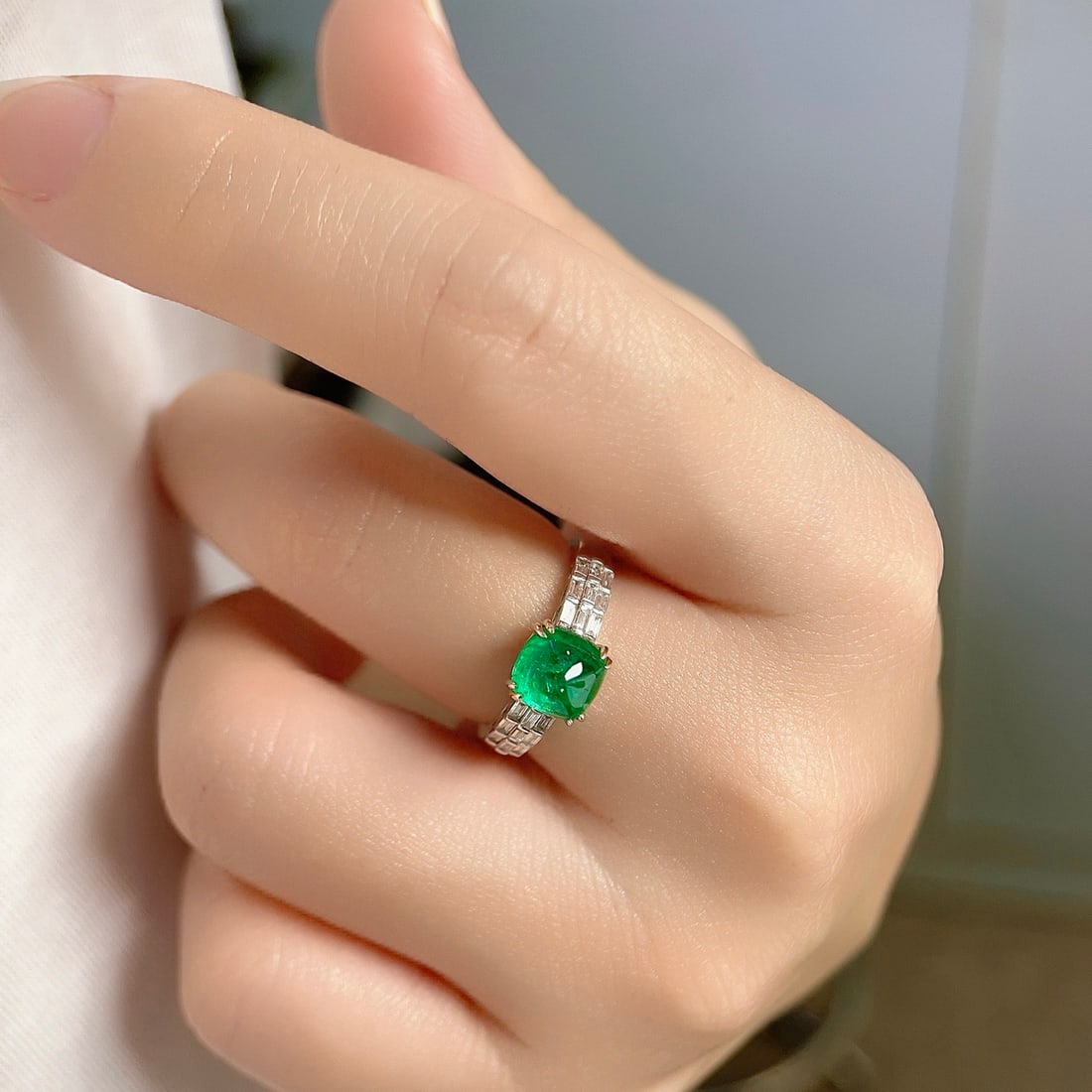 14k Gold 2.24 Ctw Vivid Green Natural Emerald & Diamond Ring - 5