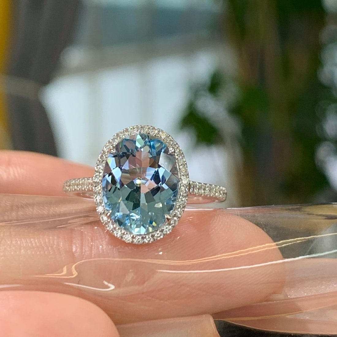 14k Gold 2.71 Ctw Natural Aquamarine & Diamond Ring: Ref:231118381 // gold content:14k gold // ring size:7. 25us // // main gemstone:aquamarine // shape:oval // carat weight:2. 48ct // color:santa maria color // treatment:natural // // adjacent
