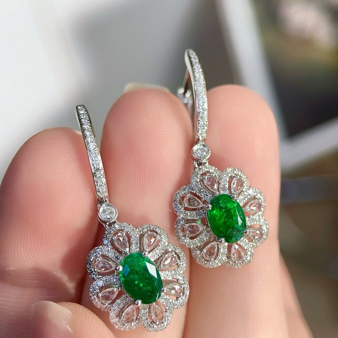 14k Gold 2.12 Ctw Vivid Green Natural Emerald & Diamond Earrings: Ref:231118387 // gold content:14k gold // main gemstone:emerald // shape:oval // carat weight:1. 53ct // color:vivid green // treatment:natural // // adjacent gemstone 2 : diamond // shape:round //