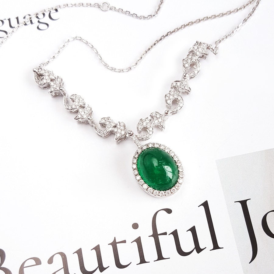 14k Gold 5.07 Ctw Vivid Green Natural Emerald & Diamond Necklace: Ref:231118395 // gold content:14k gold // main gemstone:emerald // shape:oval // carat weight:4. 43ct // color:vivid green // treatment:natural // // adjacent gemstone 2 : diamond // shape:round //