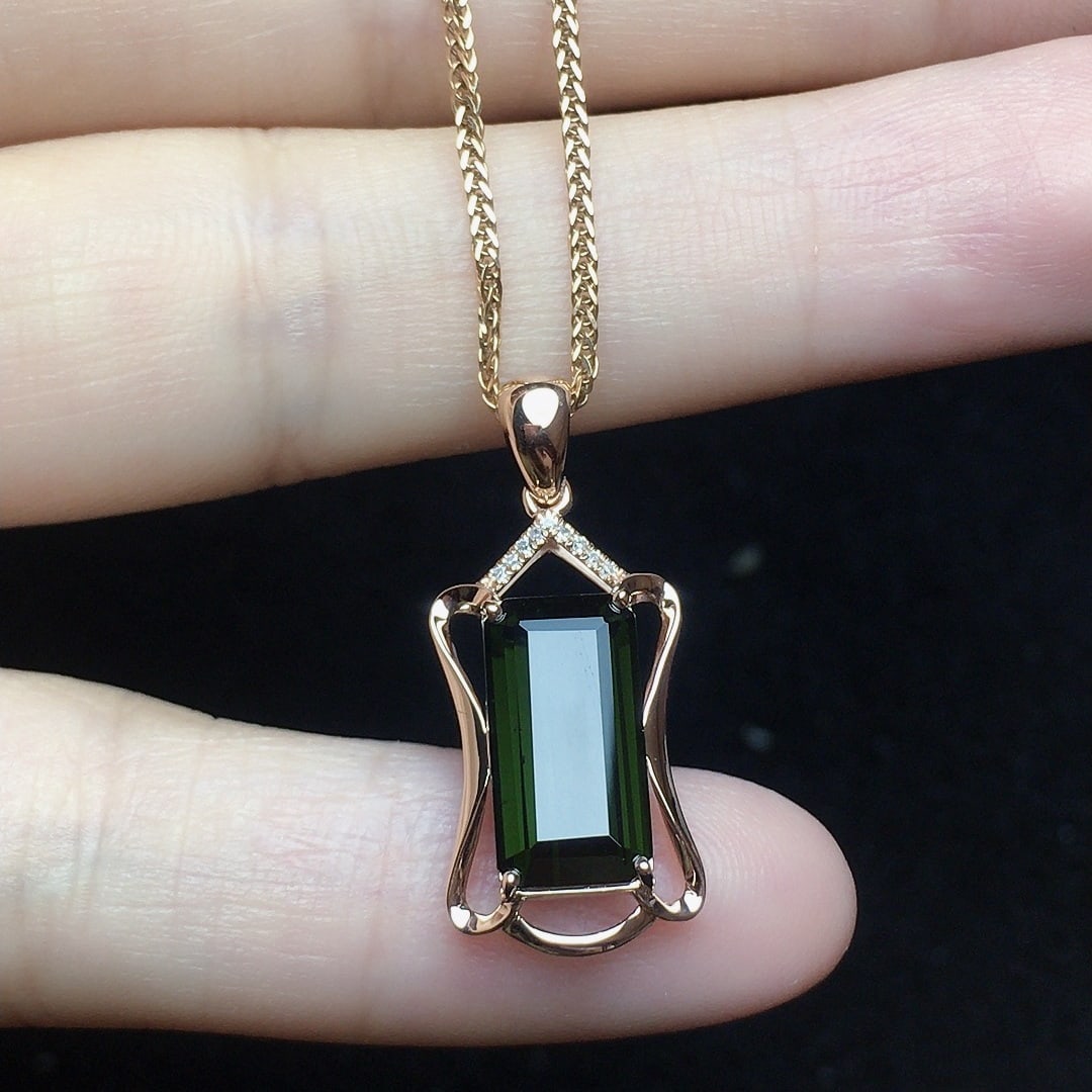 14k Gold 2.88 Ct Natural Tourmaline & Diamond Pendant( Without Chain ): Ref:231118405 // gold content:14k gold // main gemstone:tourmaline // shape:octagonal // carat weight:2. 88ct // color:green // treatment:natural // // adjacent gemstone 2 : diamond // number of