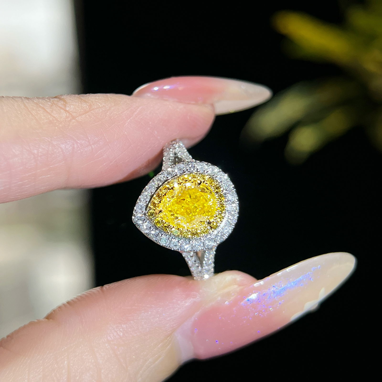 14k Gold 1.47 Ctw Natural Yellow Diamond & Diamond Ring: Ref:231118421 // gold content:14k gold // ring size:7. 25us // // main gemstone:yellow diamond // shape:pear // carat weight:1. 01ct // color:yellow // treatment:natural // // adjacent gemstone 2