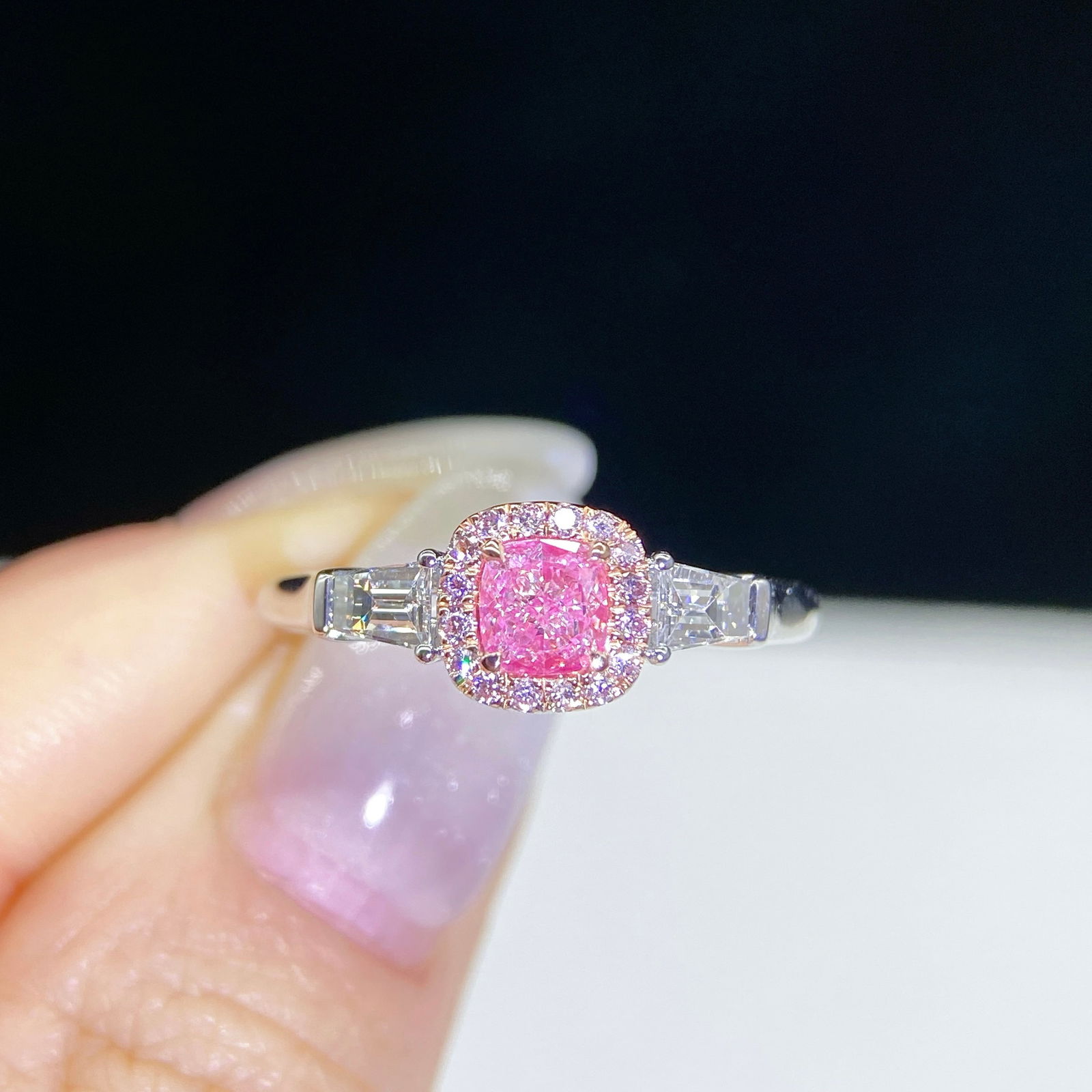 14k Gold 0.83 Ctw Natural Pink Diamond & Diamond Ring: Ref:231118422 // gold content:14k gold // ring size:7. 25us // // main gemstone:pink diamond // shape:cushion // carat weight:0. 40ct // color:pink // treatment:natural // // adjacent gemstone 2 :