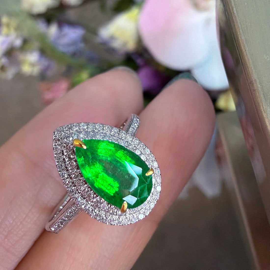 14k Gold 1.1 Ct Vivid Green Natural Emerald & Diamond Ring - 4