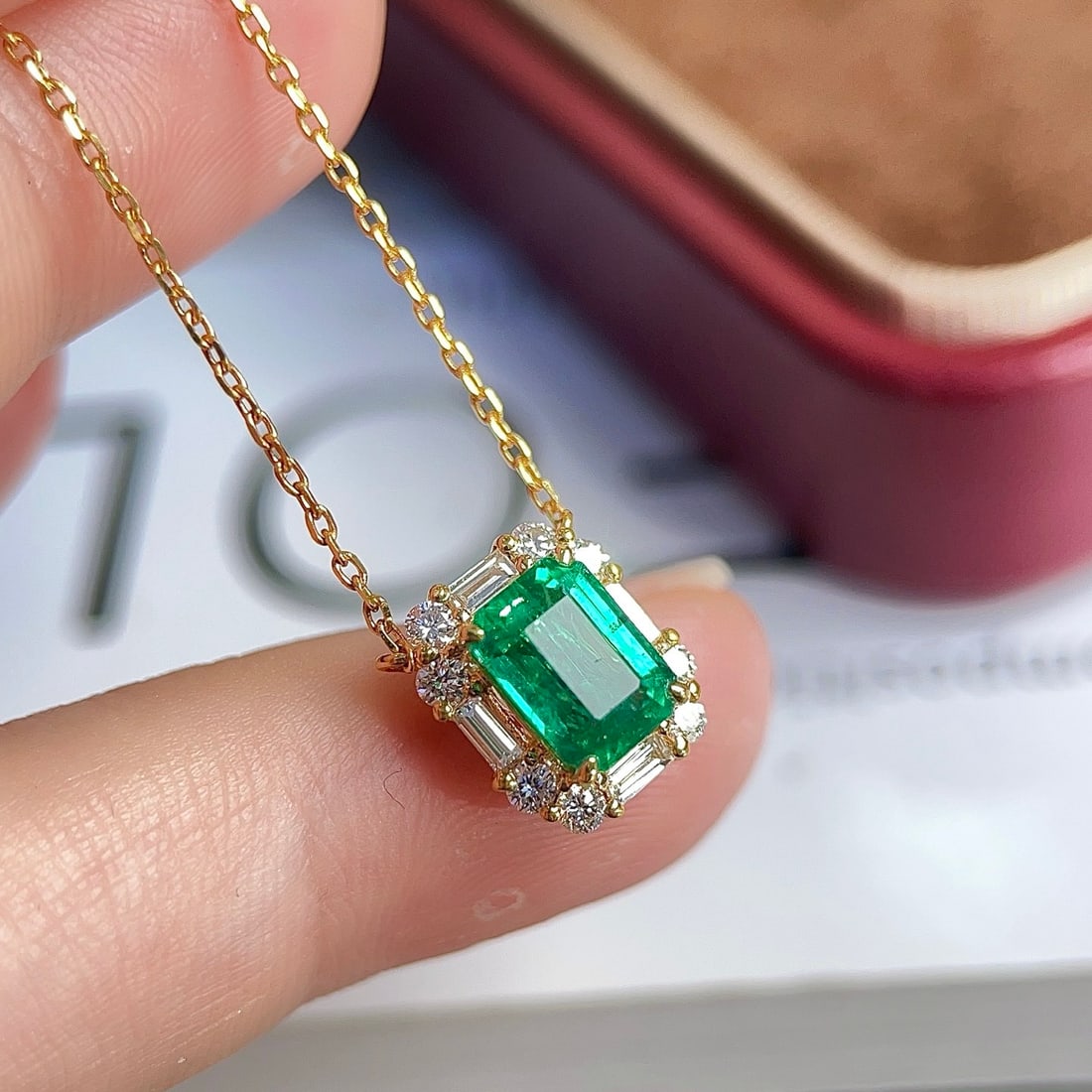 14k Gold 1.74 Ctw Natural Emerald & Diamond Necklace: Ref:231118428 // gold content:14k gold // main gemstone:emerald // shape:octagonal // carat weight:1. 34ct // color:green // treatment:natural // // adjacent gemstone 2 : diamond // shape:multiple