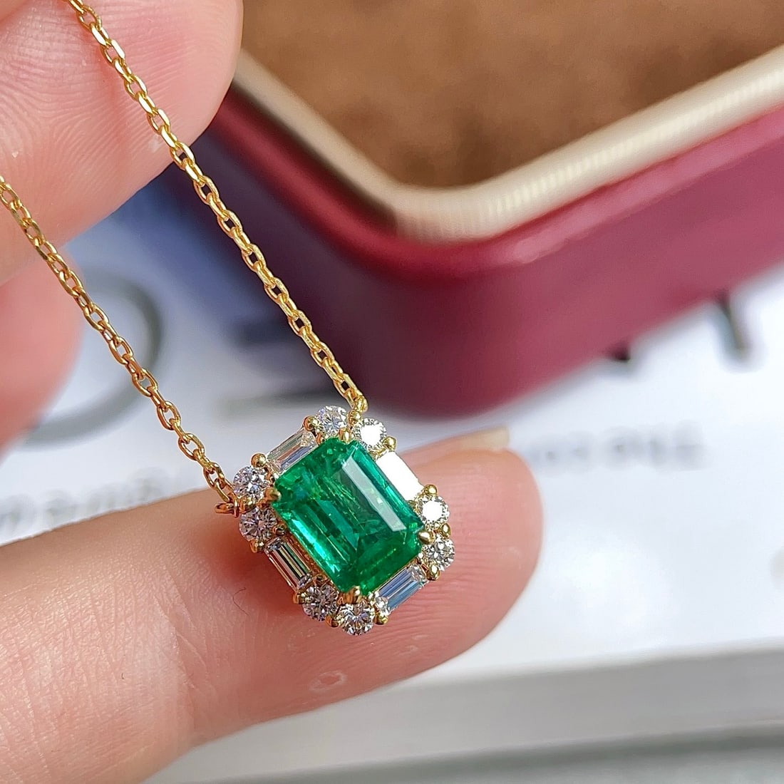 14k Gold 1.74 Ctw Natural Emerald & Diamond Necklace - 2