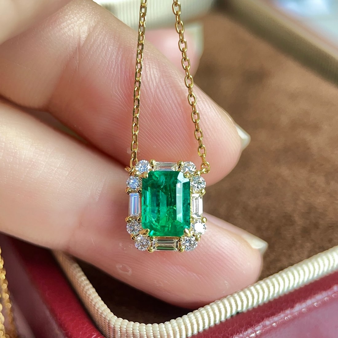 14k Gold 1.74 Ctw Natural Emerald & Diamond Necklace - 3