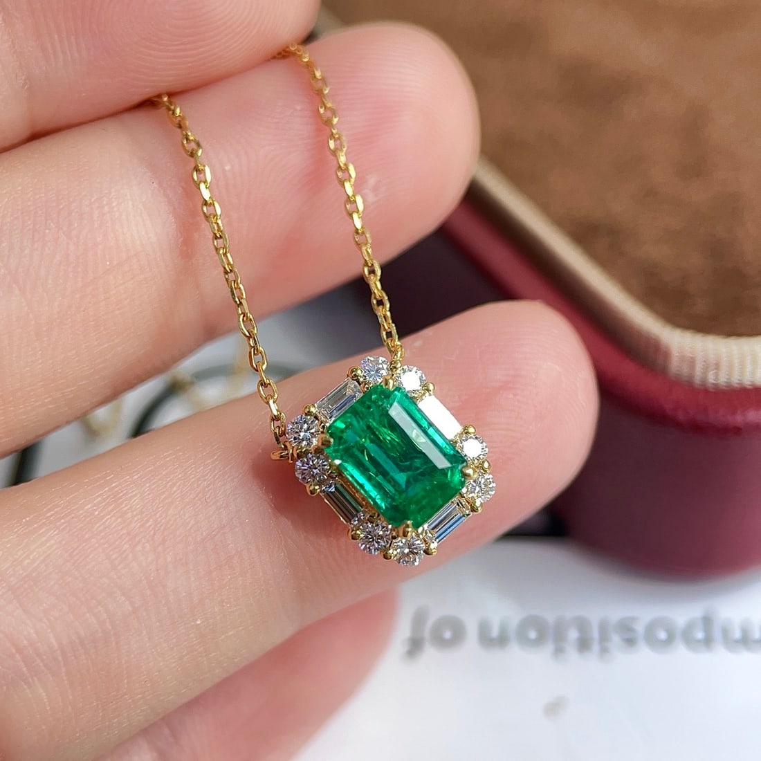 14k Gold 1.74 Ctw Natural Emerald & Diamond Necklace - 5