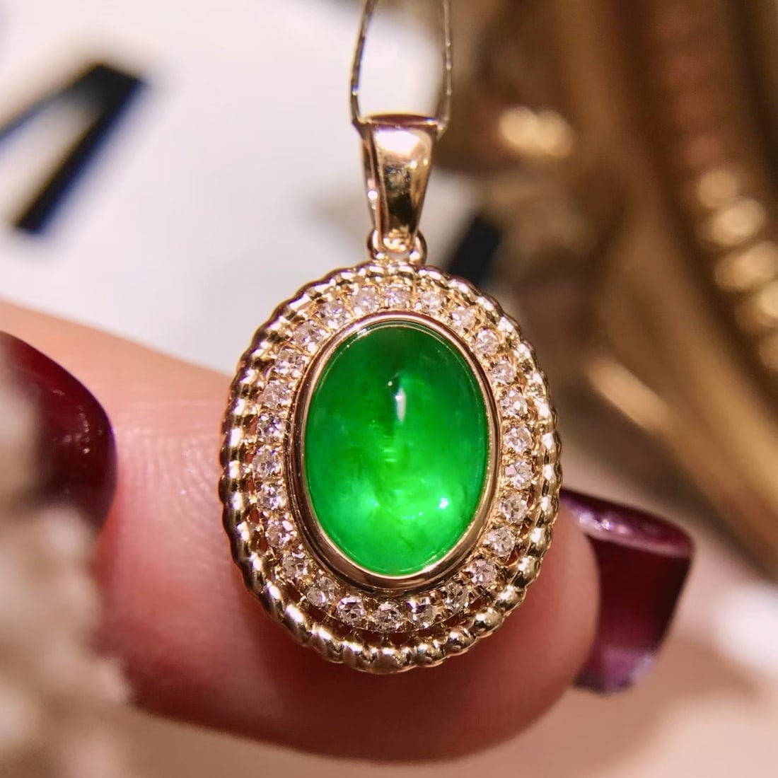 14k Gold 2.23 Ctw Vivid Green Natural Emerald & Diamond Pendant( Without Chain ): Ref:231118430 // gold content:14k gold // main gemstone:emerald // shape:oval // carat weight:2ct // color:vivid green // treatment:natural // // adjacent gemstone 2 : diamond // shape:round //