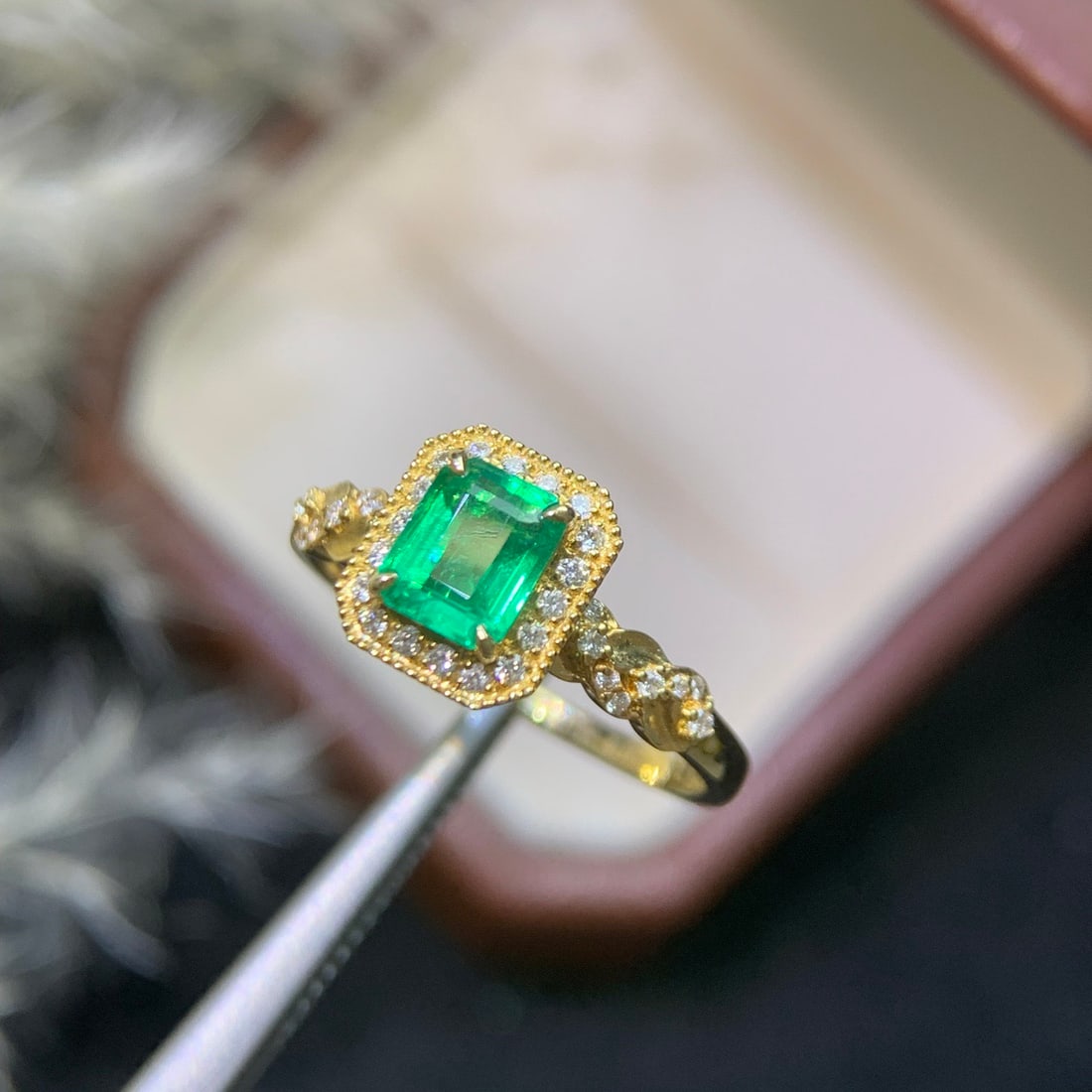 14k Gold 0.91 Ctw Natural Emerald & Diamond Ring - 2