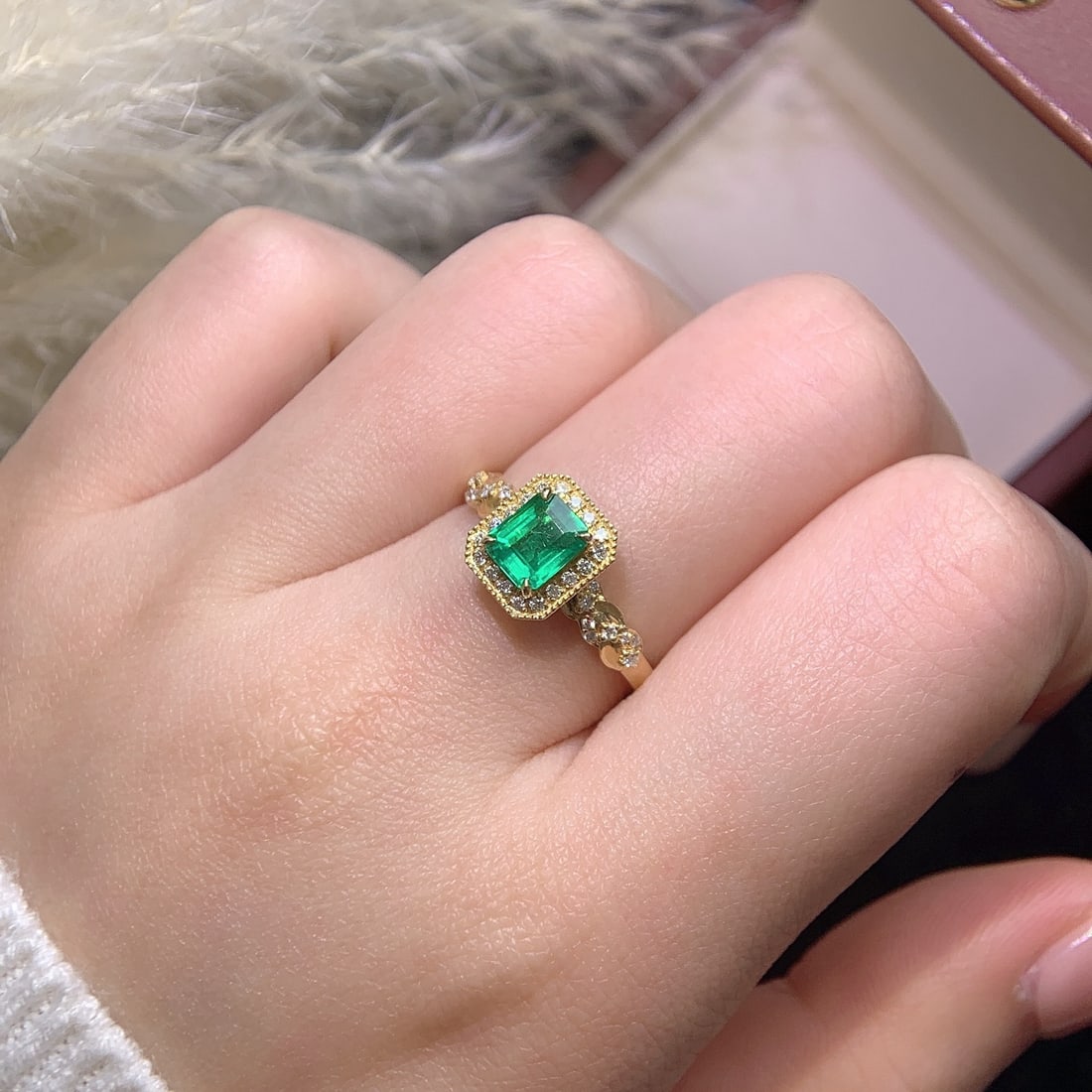 14k Gold 0.91 Ctw Natural Emerald & Diamond Ring - 5