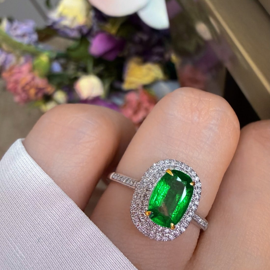 14k Gold 1 Ct Vivid Green Natural Emerald & Diamond Ring - 3