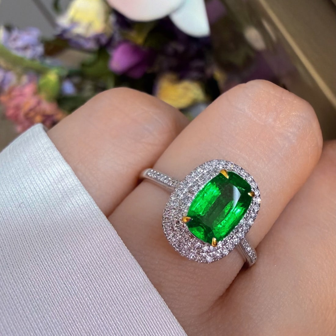 14k Gold 1 Ct Vivid Green Natural Emerald & Diamond Ring - 4